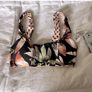 Volcom Tropic Rush Scoop Top. XS BNWT